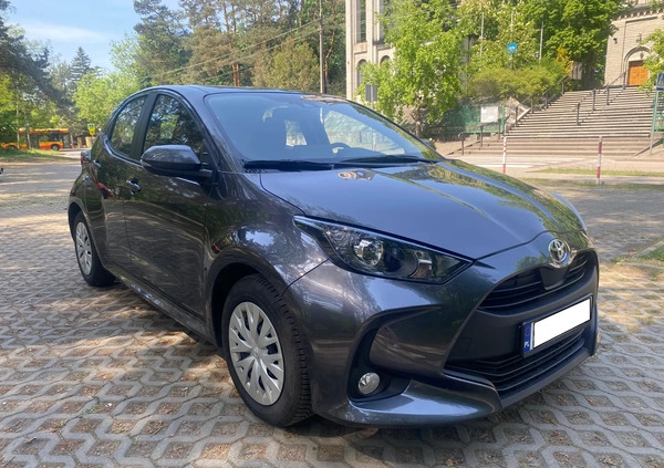 Toyota Yaris cena 72900 przebieg: 9670, rok produkcji 2022 z Warszawa małe 211